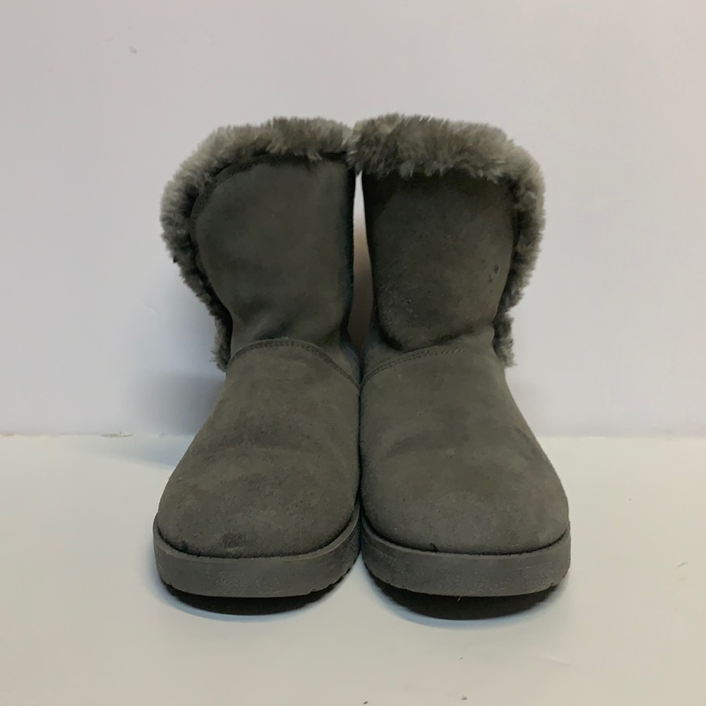 Woman’s gray ankle boots, Size 7